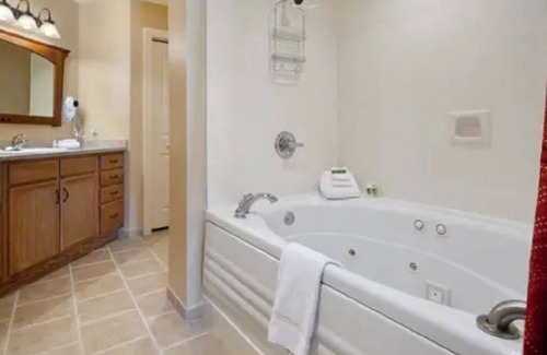 Gatlinburg Complejo | Quick trip for July 4-7, 2023, 1 Bedroom in downtown Gatlinburg!