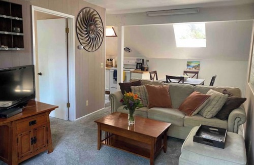 Kings Beach Casa | Quiet 1 Bdrm walk to beach & trails. Close to ski areas.
