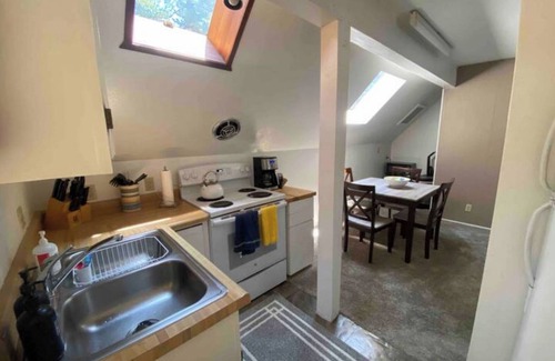 Kings Beach Casa | Quiet 1 Bdrm walk to beach & trails. Close to ski areas.