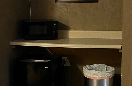 Jacksonville Hotel | Quiet 1 bedroom/ 1 bath hotel room