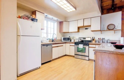 Shadow Hills Casa | Quiet 1-bedroom in Luxury home 30 day stay Los Angeles with AC, WiFi
