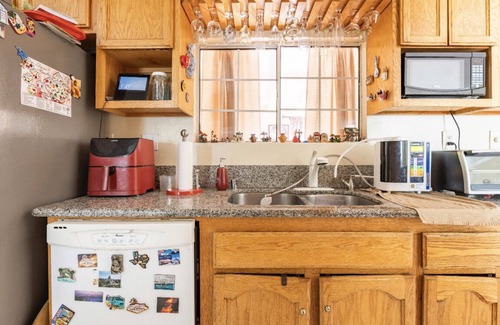 Simi Valley Casa | Quiet 1-Bedroom/Shared Bathroom Residential Home