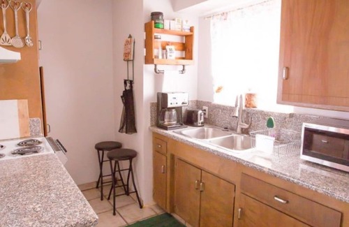 Oleander - Sunset Casa | Quiet 1 Bedroom Townhouse in Midst of Downtown Bakersfield and Across Beale Park