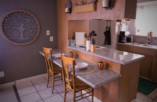 Oleander - Sunset Casa | Quiet 1 Bedroom Townhouse in Midst of Downtown Bakersfield and Across Beale Park