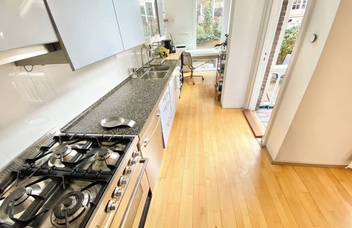 De Weteringschans Apartamento | Quiet 145m2 with garden in top location in centre-walk to major attractions !