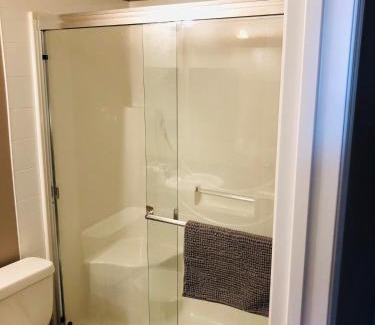 Stony Plain Apartamento | Quiet 2 Bed 2 Bath close to Westview Hospital
