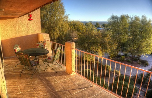 Wickenburg Condominio | Se renovó el condominio grande de 2 camas en los tranquilos condominios Gold Desert. Inquilinos a largo plazo
