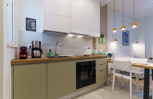 Petralona Apartamento | Quiet 2-bedroom apartment "Smile in Center of Athens" with AC