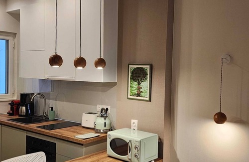 Petralona Apartamento | Quiet 2-bedroom apartment "Smile in Center of Athens" with AC