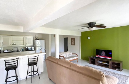 White Hill Apartamento | Quiet 2 Bedroom Country Apartment