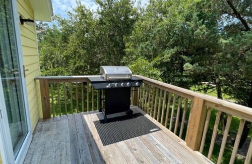 Frisco Casa | Quiet 2 bedroom Frisco cottage, less than a mile from the beach!