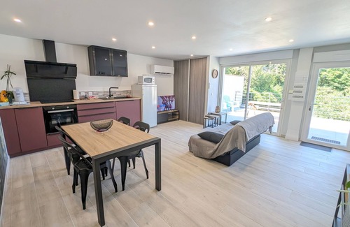 Castres Cabina | Quiet, 2 bedrooms, terrace, Garden Wifi, Connected TV, Air-conditioning.