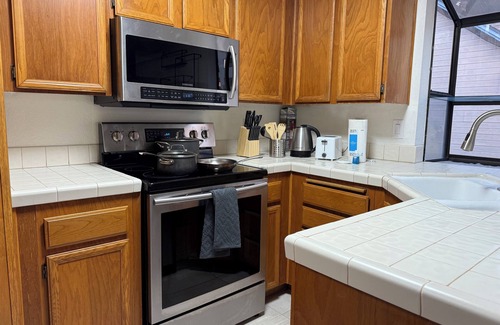 University City Condominio | Quiet 2B2B in La Jolla with King Bed, Free Parking & WiFi in sunny San Diego
