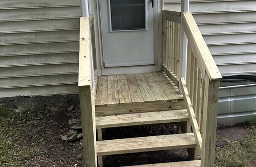 Cheshire Apartamento | Quiet 2bd Townhome apt in the heart of Cheshire. Backyard.