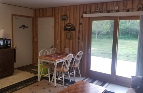Longville Cabina | Tranquilo 3 acres en el lago de pesca DNR con 200 'de costa a las afueras de Longville