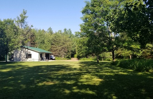 Longville Cabina | Tranquilo 3 acres en el lago de pesca DNR con 200 'de costa a las afueras de Longville