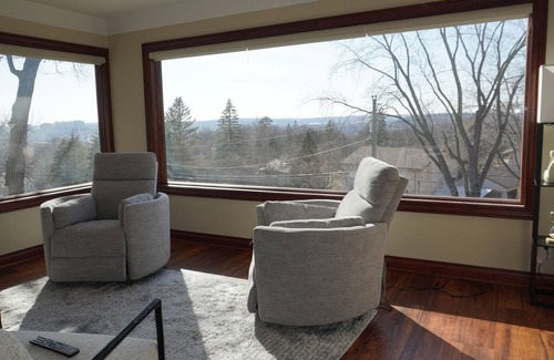 Rochester Casa | Quiet 3 BDR Home- private sauna & skyline view- close to downtown & Mayo Clinic