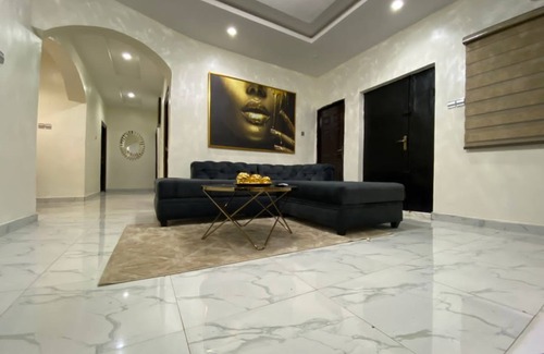 Abeokuta Apartamento | Quiet 3 bedroom apartment located in laderin
