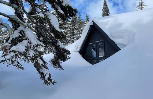 Twin Peaks Casa | Quiet 3-bedroom cabin in west Tahoe
