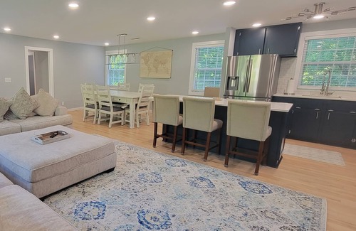 Nashville Casa | Quiet 3 Bedroom house with great couch and tv area