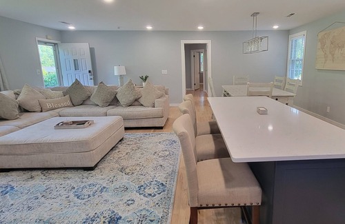 Nashville Casa | Quiet 3 Bedroom house with great couch and tv area