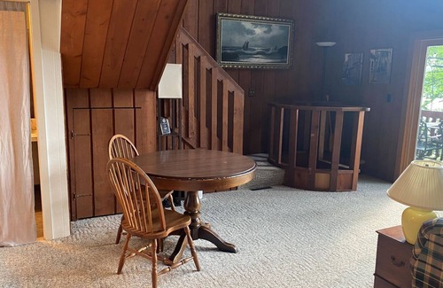 Cable Cabina | Quiet 3-level lakefront condo on Lake Owen