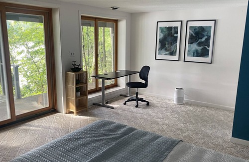 Cable Cabina | Quiet 3-level lakefront condo on Lake Owen