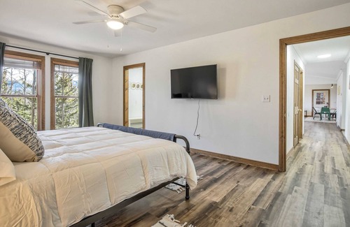 Cripple Creek Chalet De Esquí | Quiet 3BR Cabin w Peak View & Hot Tub near Cripple Creek
