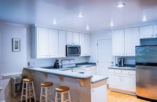 Greenville Casa | Quiet 4 Bedroom home right outside of Greenville.
