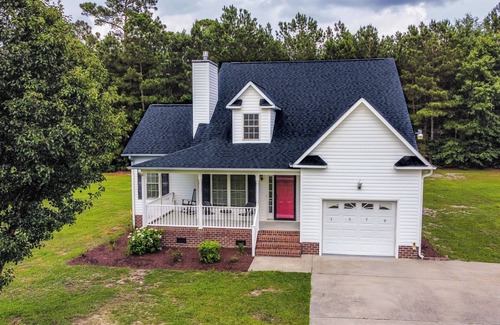 Greenville Casa | Quiet 4 Bedroom home right outside of Greenville.