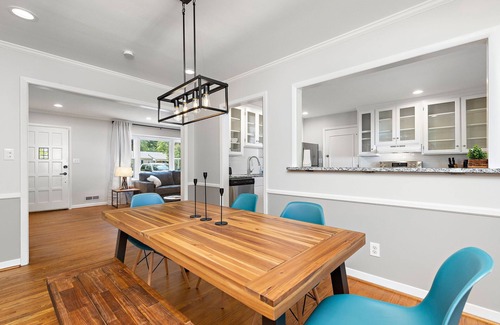 Overland Park Casa | Quiet 5BR Gem- King Beds! Stroll to Shopping/Dining