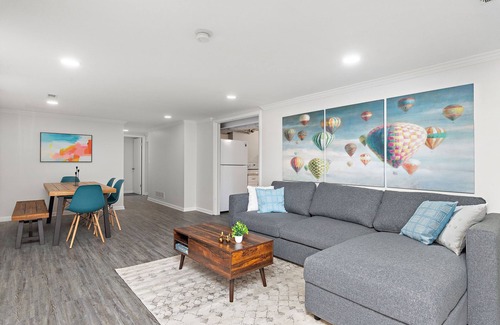 Overland Park Casa | Quiet 5BR Gem- King Beds! Stroll to Shopping/Dining