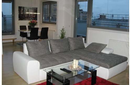 Favoriten Apartamento | Ático tranquilo de 60m2 con 3 terrazas y vistas panorámicas de Viena