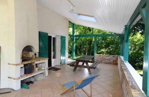 Leognan Casa | Quiet 7-bedroom family home on the river