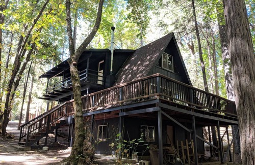 Sonora Cabina | Tranquilo una cabina de marco en el bosque de Twain Harte