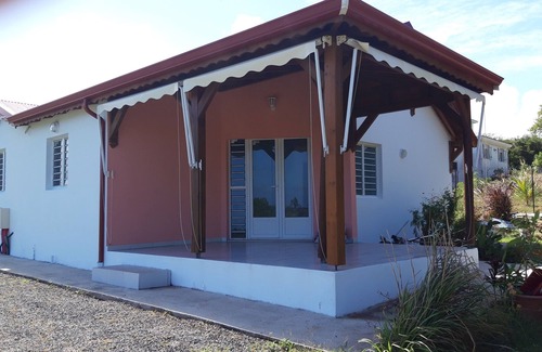 Le Moule Villa | Quiet accommodation in greenery with swimming pool 5 minutes from shops and beaches