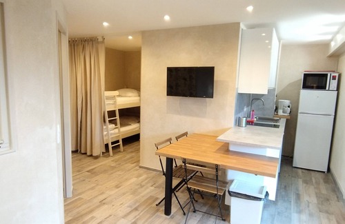 La Faviere Apartamento | LA MER Tranquilo apartamento con aire acondicionado a 10 minutos a pie de las playas y tiendas