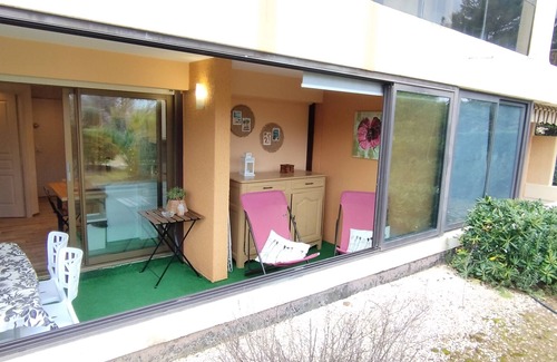 La Faviere Apartamento | LA MER Tranquilo apartamento con aire acondicionado a 10 minutos a pie de las playas y tiendas