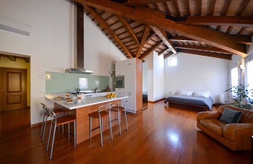 Castello Apartamento | Centrally Located Minimalist Open Space Loft in Castello