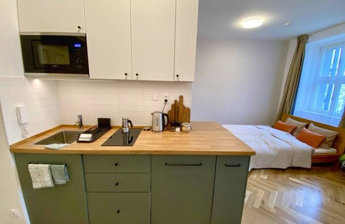 Dejvice Apartamento | Quiet and chic Studio w/AC - 10 min to the centre