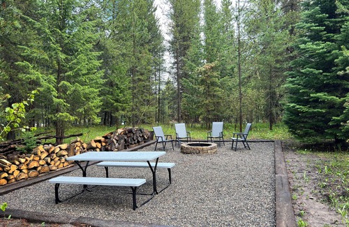 Island Park Cabina | Quiet and clean cabin near Yellowstone National Park