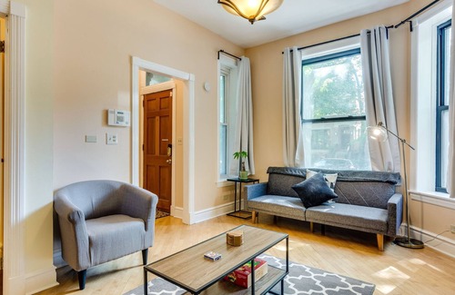 Wicker Park Apartamento | Quiet and Cozy Bucktown Apartment is the Perfect Base for Your Windy City Excursions by RedAwning
