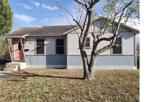 Central City Casa | Quiet and Cozy Cottage -10 minutes from the beach!