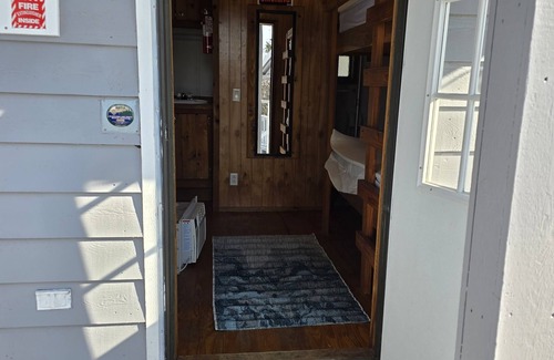 Brimfield Cabina | Quiet and Cozy Campground Cabin 2 near the lake