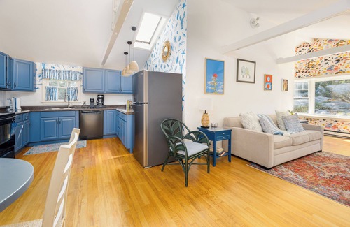 Minot Cabaña | Quiet and Cozy Cottage at Sandy Cove 1 BR Sleeps 4