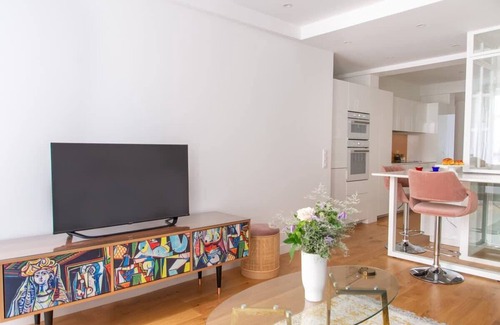 Quartier du Gros-Caillou Apartamento | La Harmonie Eiffel + Free Cruise tix (Aug only!)