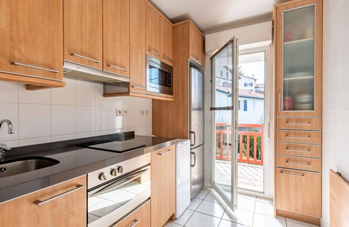 Hendaye Apartamento | ## Título: Apartamento moderno con balcón, piscina y parking en Hendaya