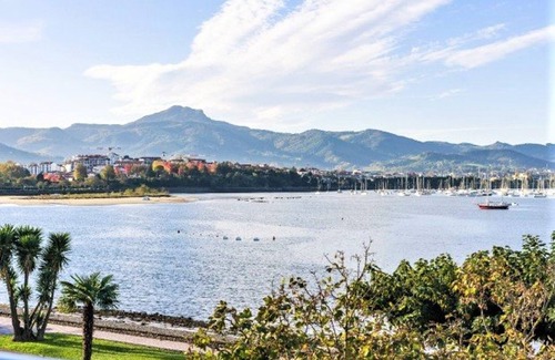 Hendaye Apartamento | ## Título: Apartamento moderno con balcón, piscina y parking en Hendaya