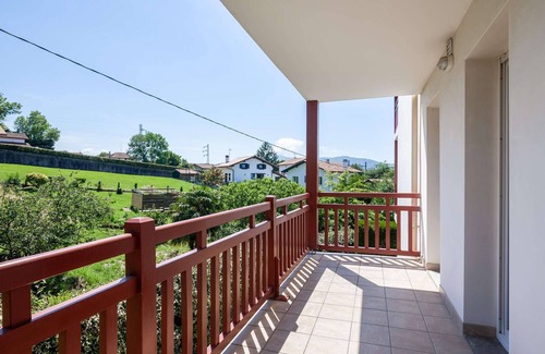 Hendaye Apartamento | ## Título: Apartamento moderno con balcón, piscina y parking en Hendaya