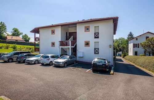 Hendaye Apartamento | ## Título: Apartamento moderno con balcón, piscina y parking en Hendaya
